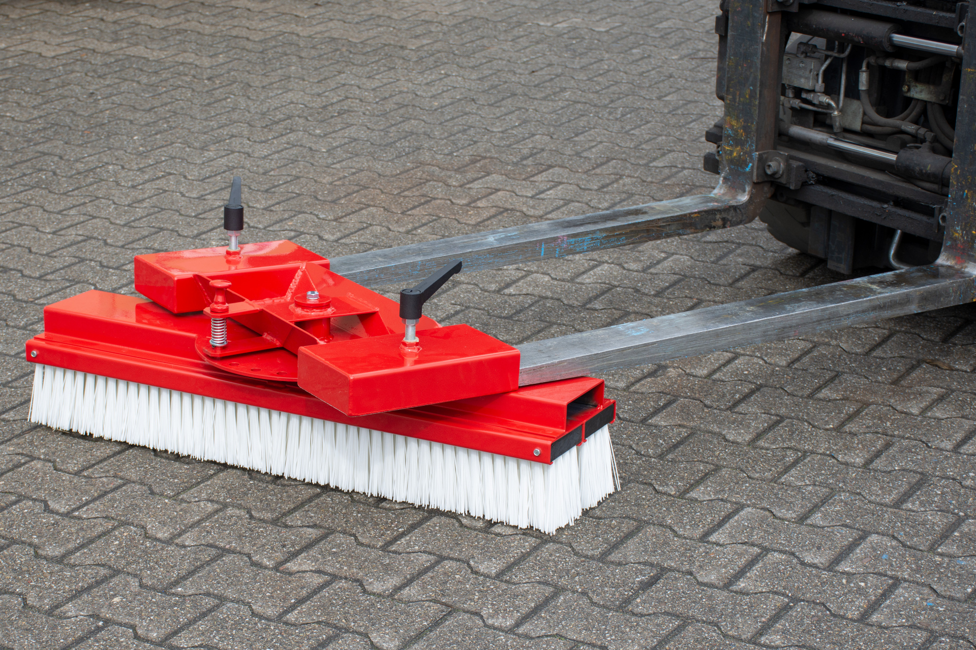 Stapler Anbaugerät -Gabelstapler-Kehrbesen Typ SKBoto (kann Zubehör enthalten)